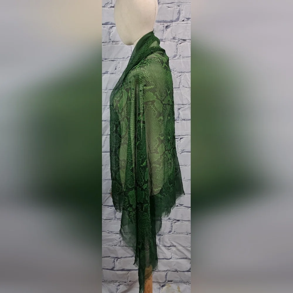 Burberry Women's Scarf Green Reptile Snakeskin 100% Silk Italy 70" x 40" - Picture 11 of 16